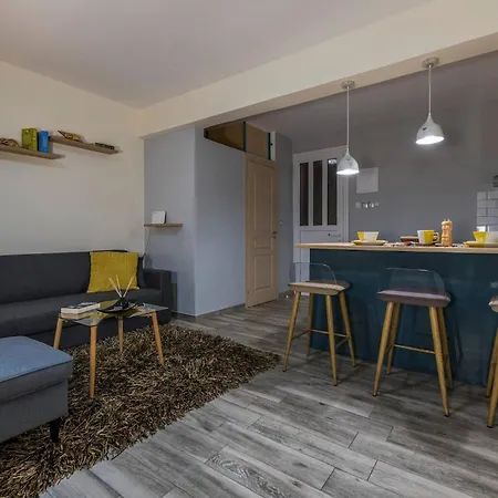 Jasmine - At The Heard Of Old Town * 干尼亞